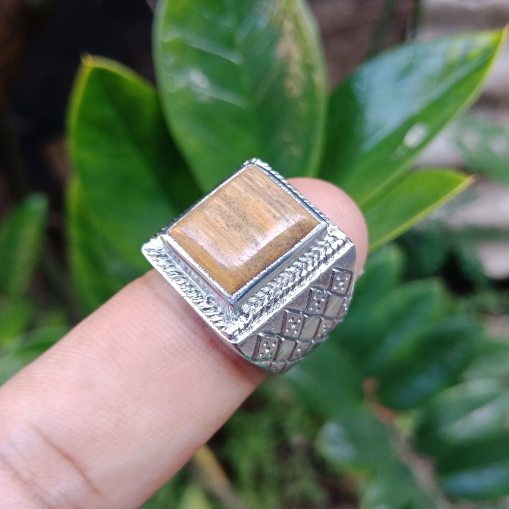 CINCIN BATU FOSIL KAYU DADAP LANGKA RING KOTAK