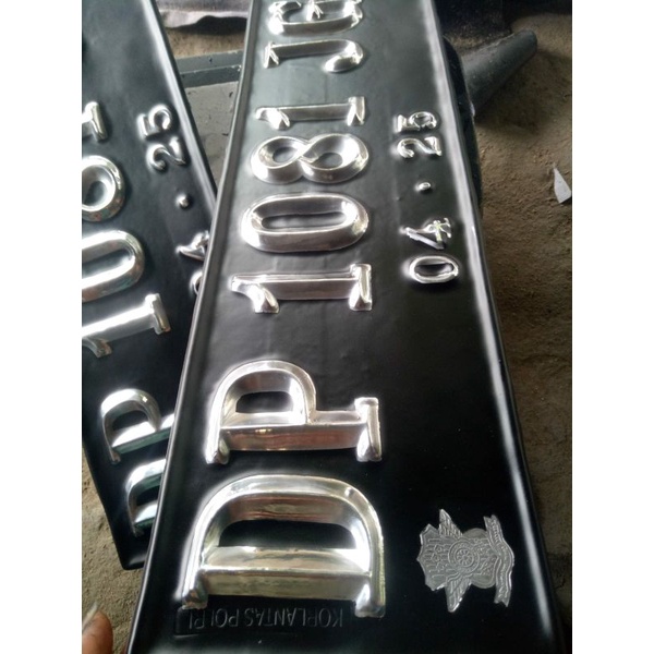 plat mobil timbul chrome poles
