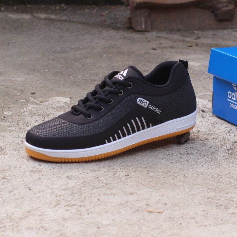 Sepatu Sneakers Olahraga Pria/wanita Viiral outsol karet anti slip