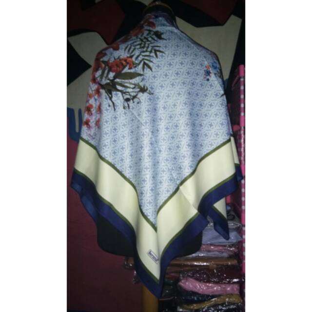 Sale jilbab segiempat saten