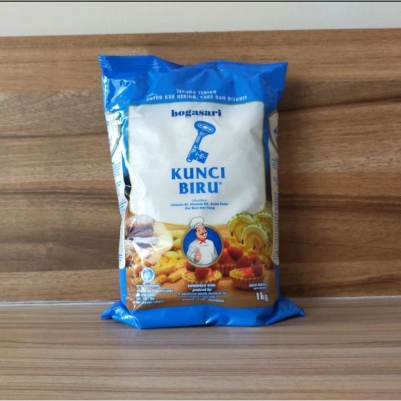 

tepung terigu kunci biru bogasari 1kg