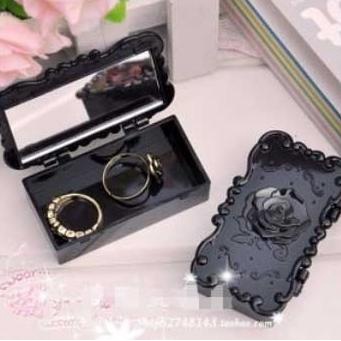 

[COD] Kotak Saku Lipat Cermin Cincin Anna Sui Motif Mawar / Rose Ring Box [COD]