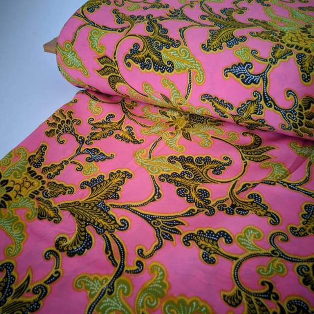 KAIN WOLFIS MOTIF DAUN HITAM HIJAU