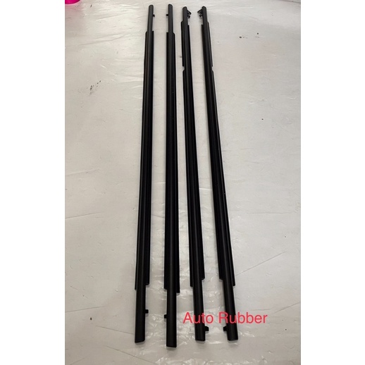 Karet Pelipit Plipit List Kaca Pintu Luar Innova Reborn 1 Set Hitam