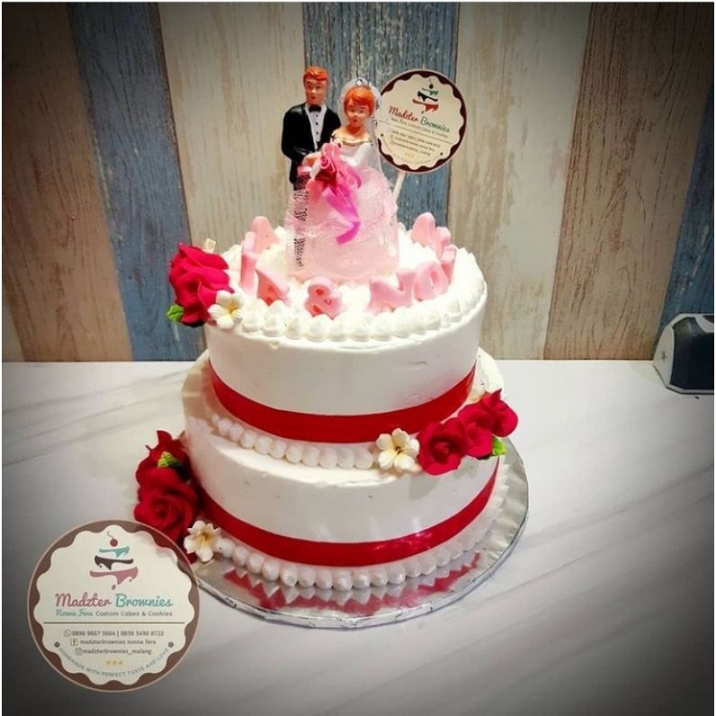 

wedding cake /tart wedding /cake pernikahan malang / cake decoration malang /wedding cake bronis / cake asli brownies malang