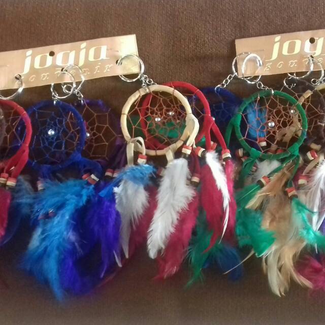 Gantungan kunci dream catcher bulubulu
