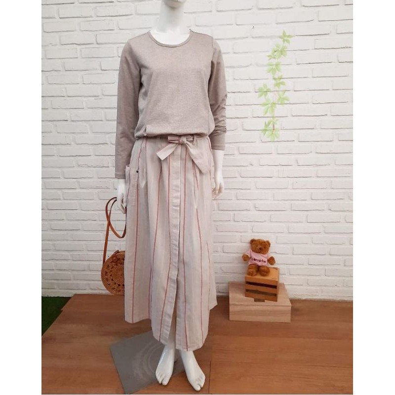 Kaos Wanita Corniche