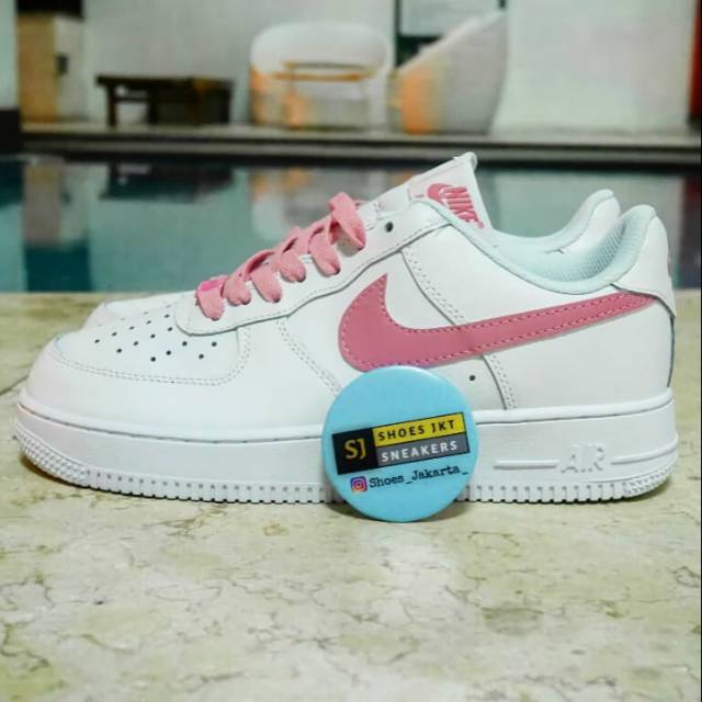 NIKE AIR FORCE 1 WHITE ORACLE PINK