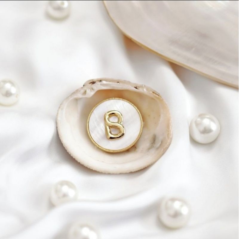 Buttonscarves White Shell Brooch