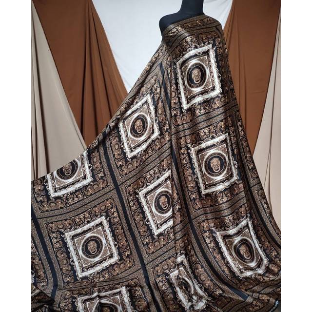 Kain silk panjang 3,8m satin sutra hitam motif singa versace
