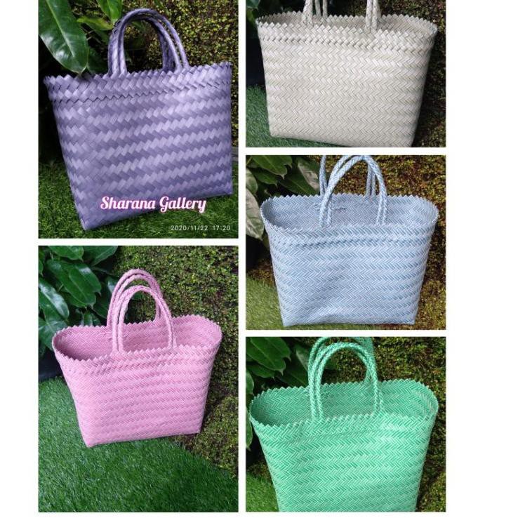 

Jual DPBAR tas anyaman plastik untuk souvenir size (M) P:28 L:12 T:25 43 Ready