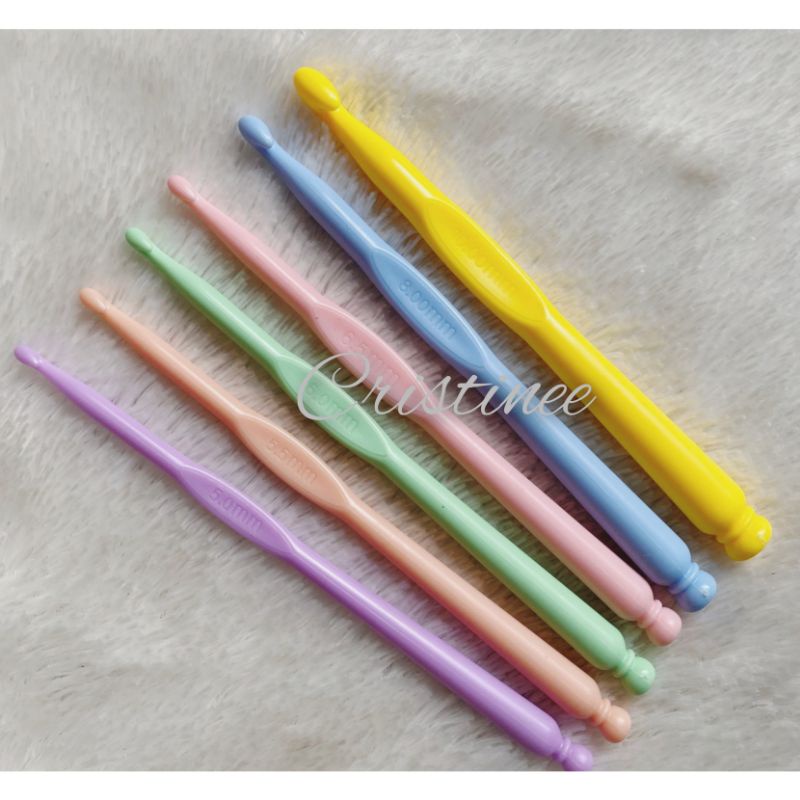 1pcs hakpen (jarum rajut) plastik crochet hook