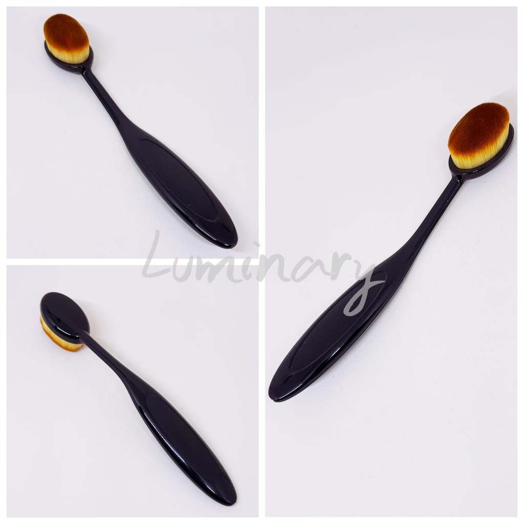 Oval Foundation Face Brush