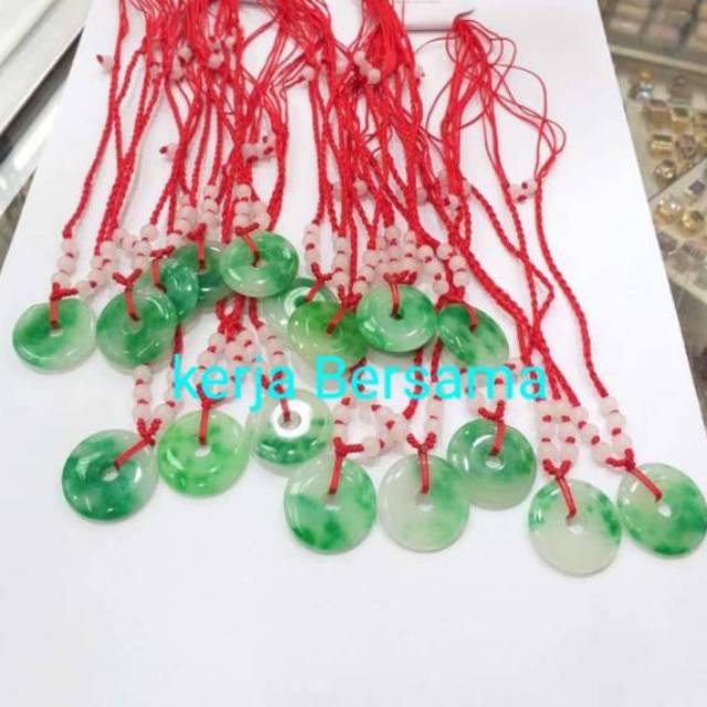 Kalung batu giok donat