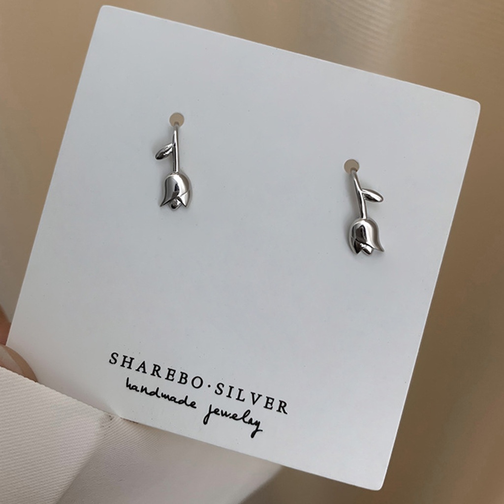 1 Pasang Anting Stud Desain Tulip Warna Silver Gaya Retro Untuk Wanita