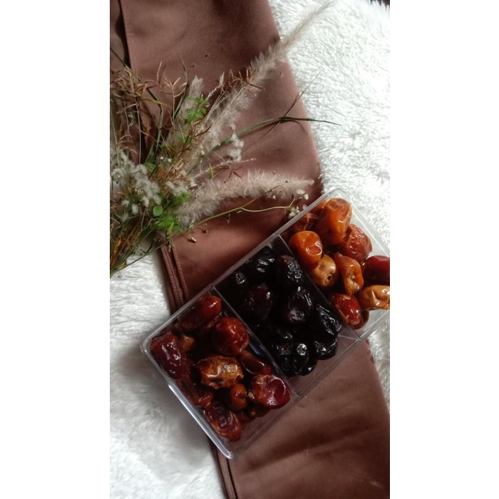 

Parcel hampers makanan kurma 3 in 1