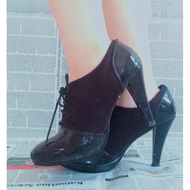 Preloved Sepatu Hak Tinggi Heels High Heels Wanita Hitam
