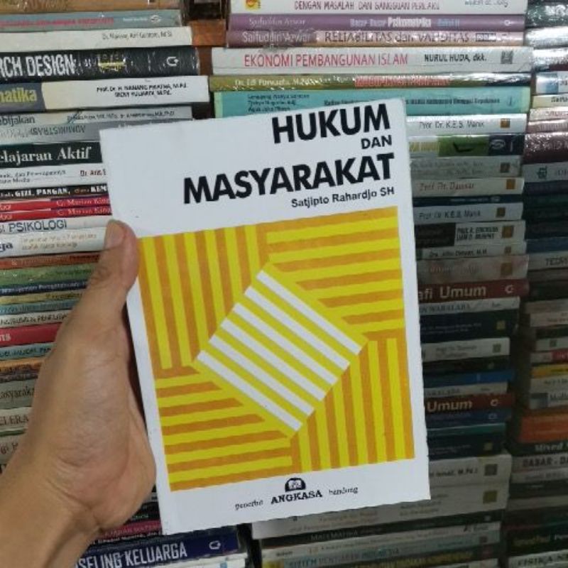 

Hukum dan masyarakat Satjipto Rahardjo