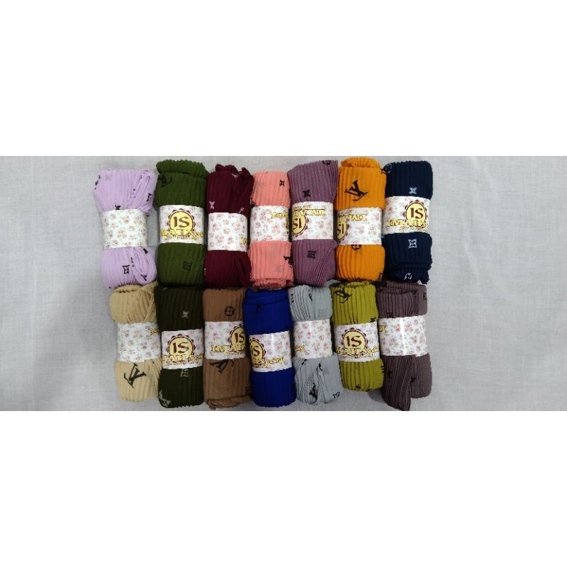 HIJAB SEGIEMPAT PLISKET MOTIF