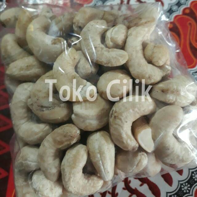 

Kacang Mede cashwe nut mentah topping mentah topping cemilan snack bahan kue