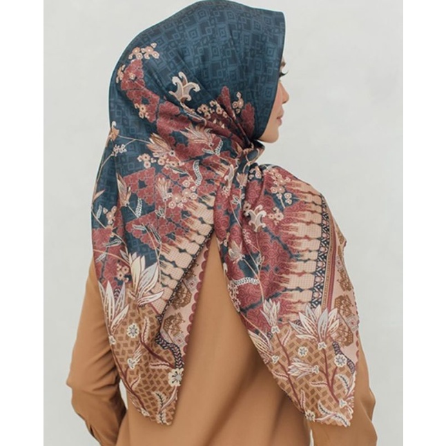 Magnolia scarf wearing klamby sapphire