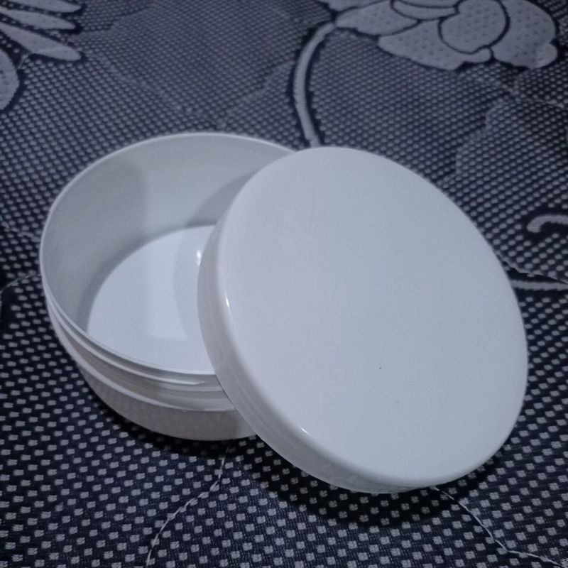 pot lulur 250 gram putih