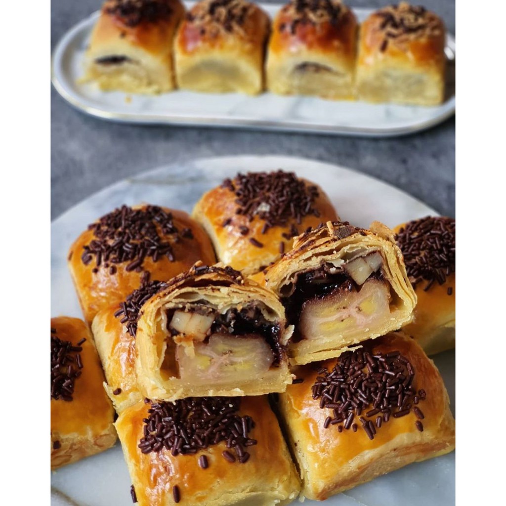 

BOLEN PISANG TOPING COKLAT