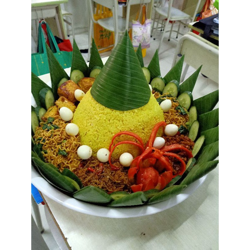 Nasi tumpeng