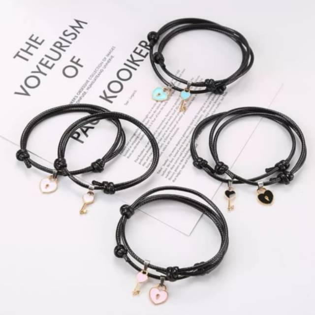 Gelang couple pasangan bandul gembok dan kunci ada 4 Gelang couple pasangan bandul gembok dan kunci ada 4