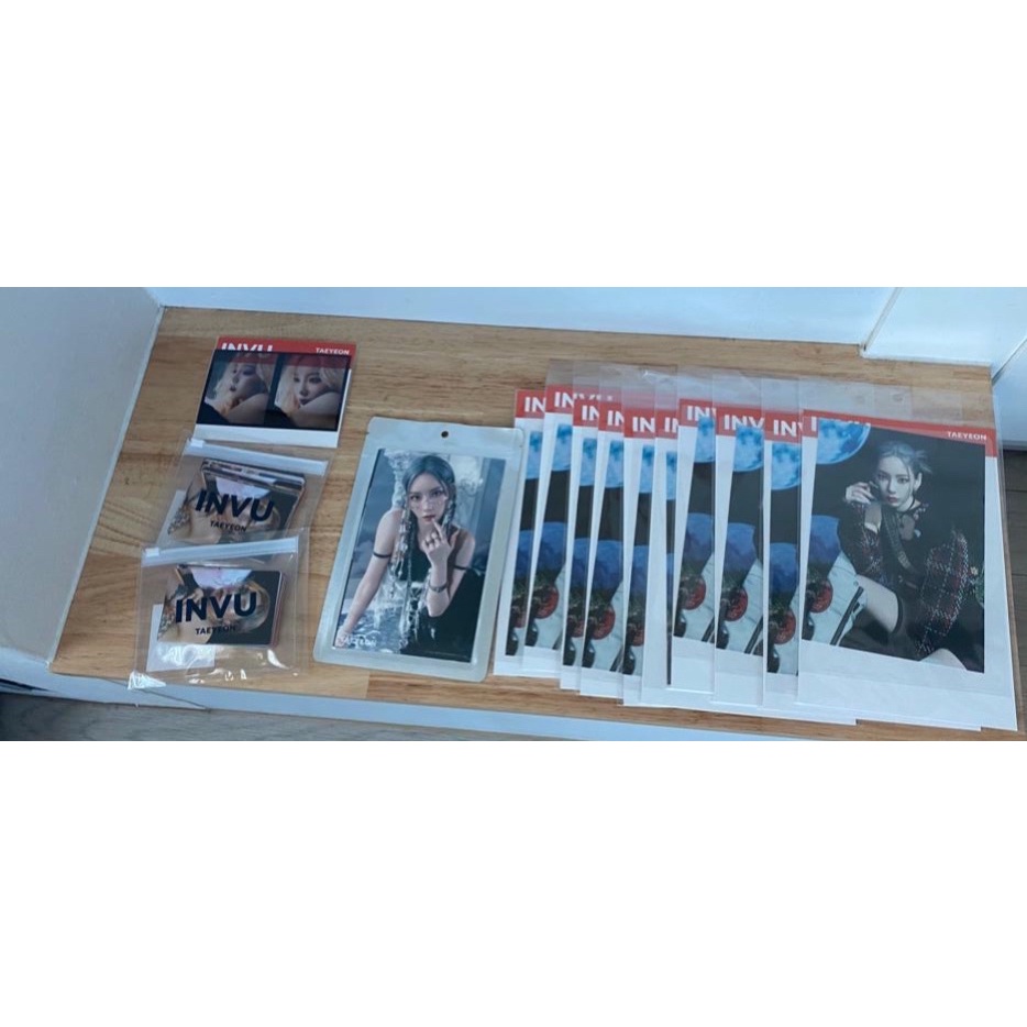 TAEYEON INVU POSTCARD + HOLOGRAM PHOTOCARD SET