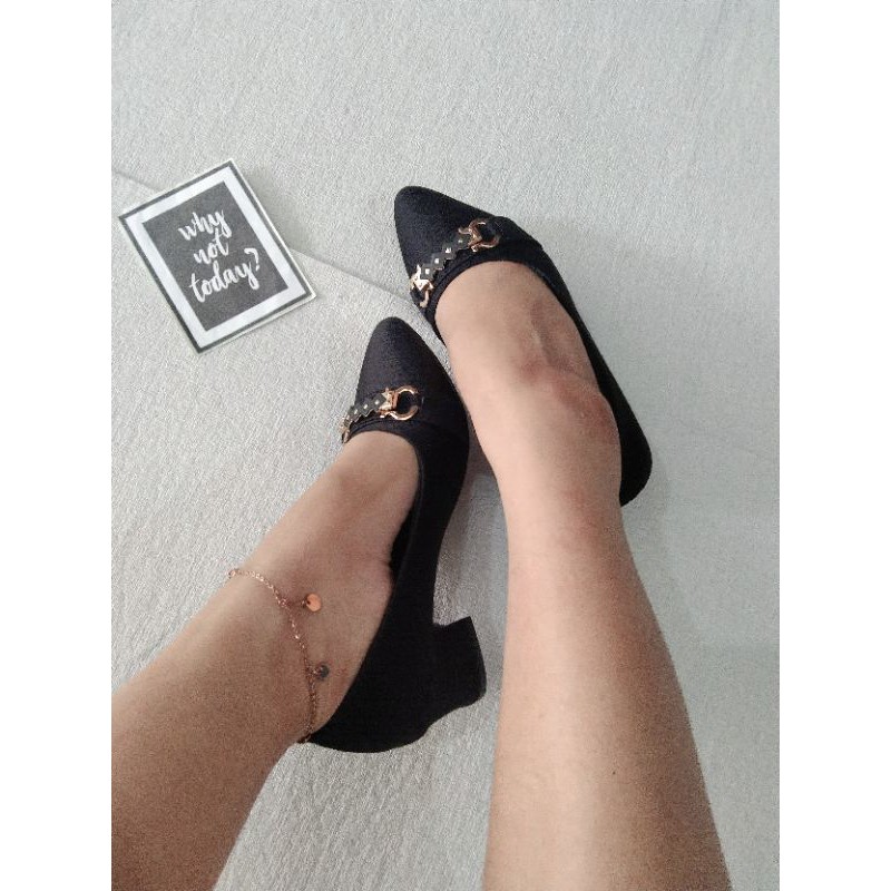 LOUISDEAR sepatu heel 5 cm bahan satin tapak tahu P35