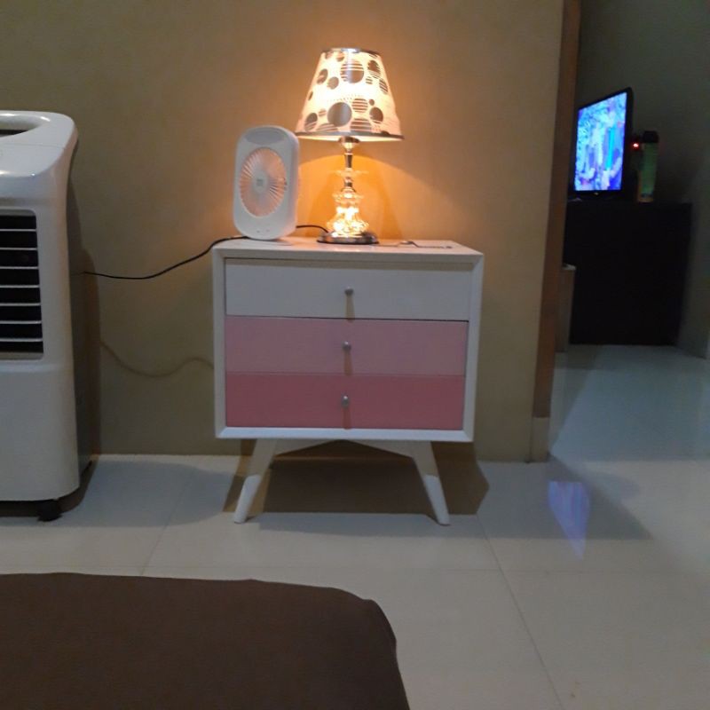 meja nakas minimalis 3 laci kombinasi/meja kamar tidur