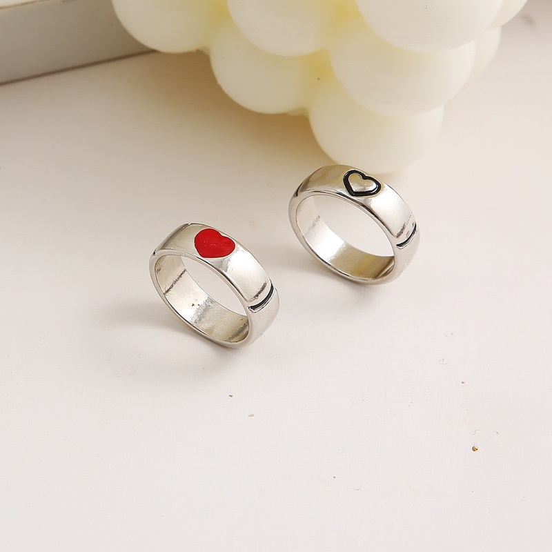 Cincin Bentuk Hati Bahan Alloy Warna Silver / Hitam / Putih Untuk Pasangan