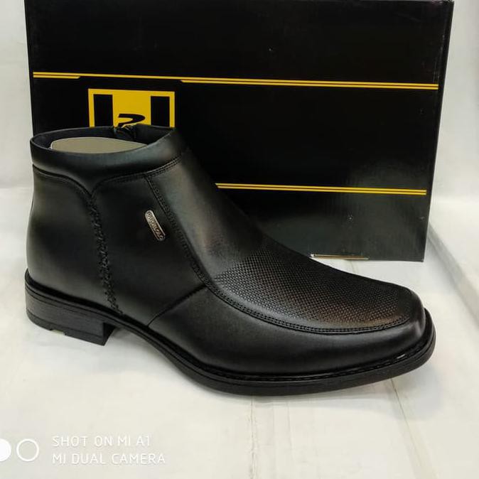 SUPLIER SEPATU PANTOFEL PAKALOLO BOOTS N 71971 HITAM 39-44 ORIGINAL - HITAM, 40 ON SALE