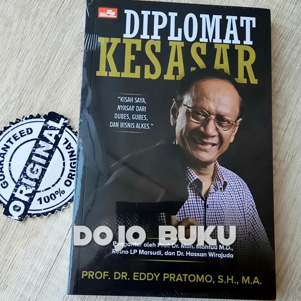 Diplomat Kesasar by DR. EDDY PRATOMO, S.H., M.A