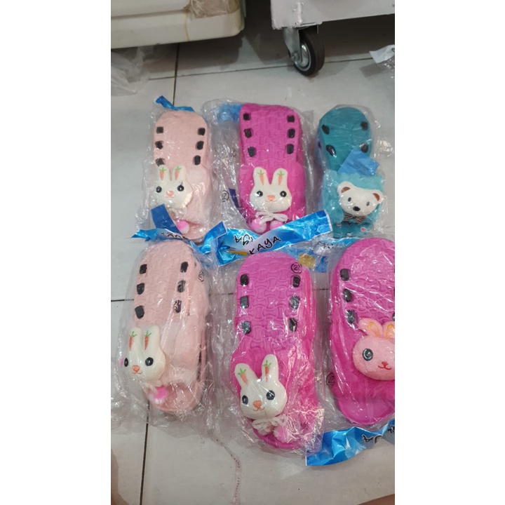 Sandal Boneka Beruang/ Kelinci Bulu Anak Perempuan no. 27/ 17cm