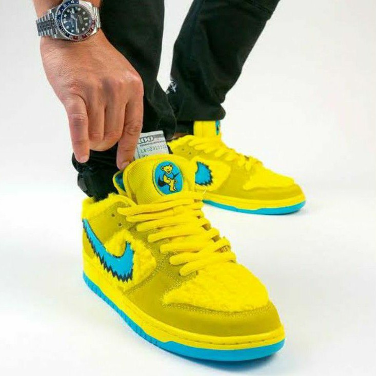 grateful dead x nike sb dunk