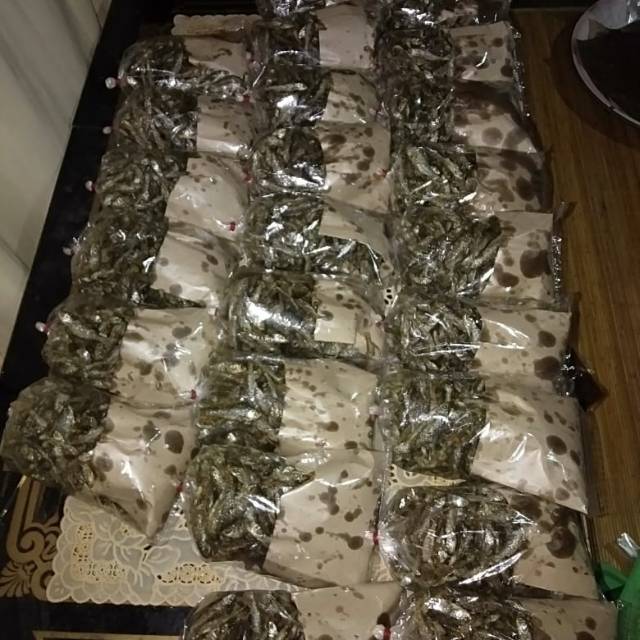 

Goreng ikan bilih Danau singkarak.Lamak Bana