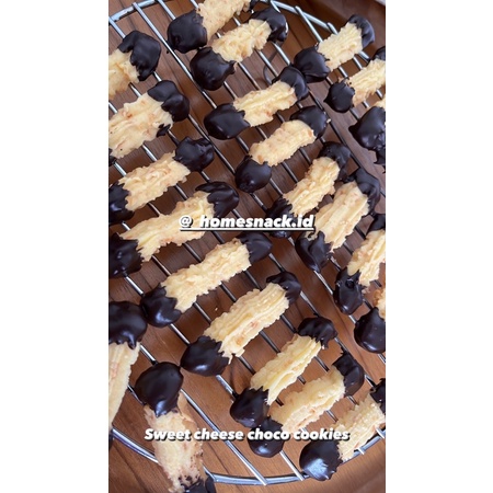 

Kue kering Sweet cheese Choco Cookies Premium 500g