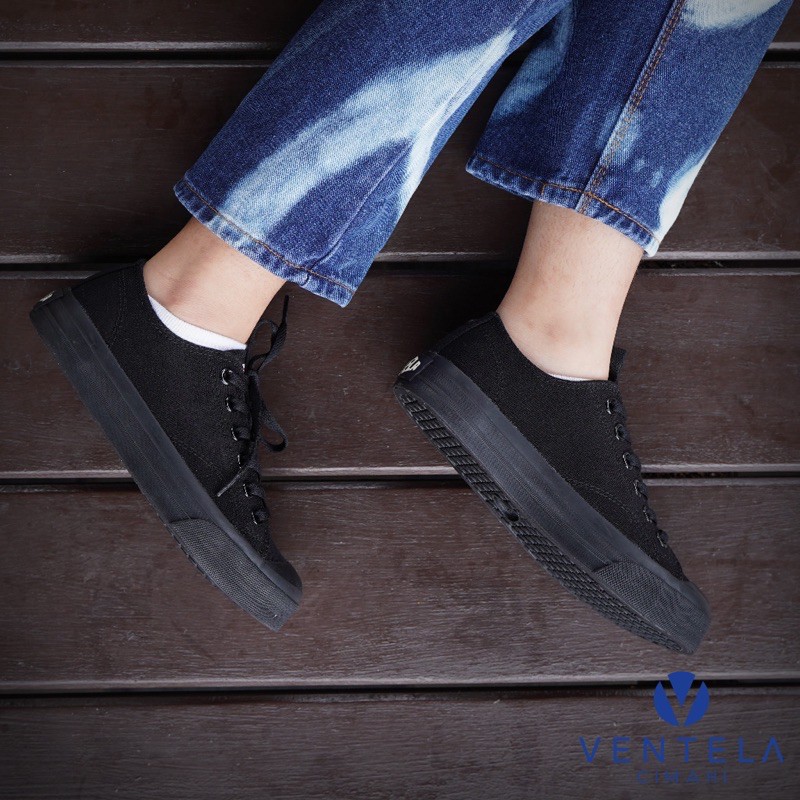 Ventela Basic Low All Black