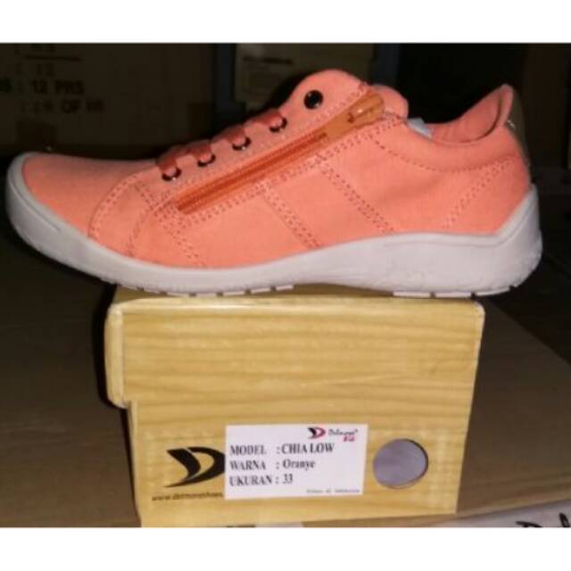 Sepatu delmora chia low