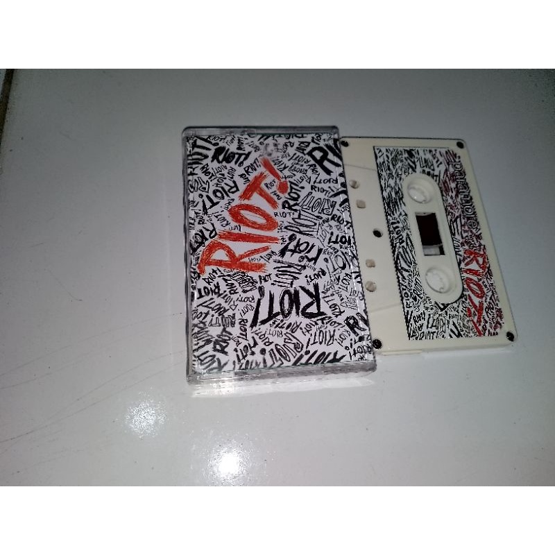 Kaset pita:PARAMORE-RIOT