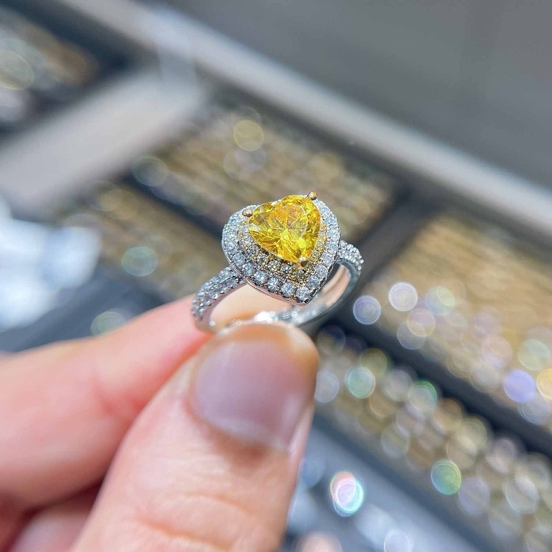 Classic Super Shiny Bright Yellow Diamond Heart-Shaped Ring