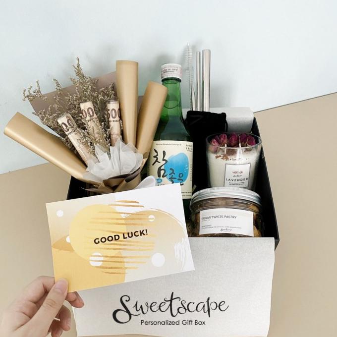

GIFT BOX PACKAGE 238-PAKET HAMPERS 238 - GRADUATION GIFT BOX DSG54546WE