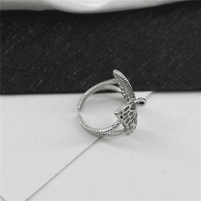 Cincin Bentuk Bunga Butterfly Geometris Model Hollow Bahan Alloy Warna Silver Untuk Wanita