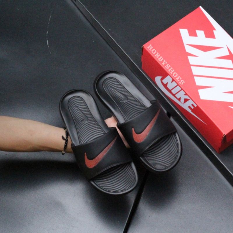 Sandal Nike Victory 3D Black Orange Original / Sandal Slide Pria / Sendal Slide Pria / Sandal Nk Victory One Slide / Sandal Nk Victory One Original / Sandal Pria