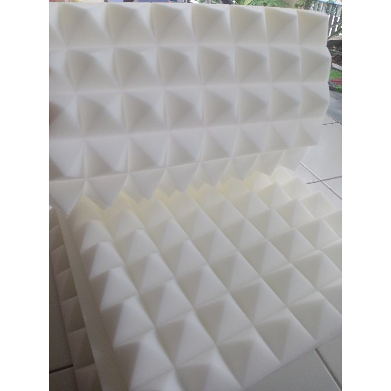 BUSA PEREDAM SUARA RUANGAN model PYRAMID 100x100x6cm