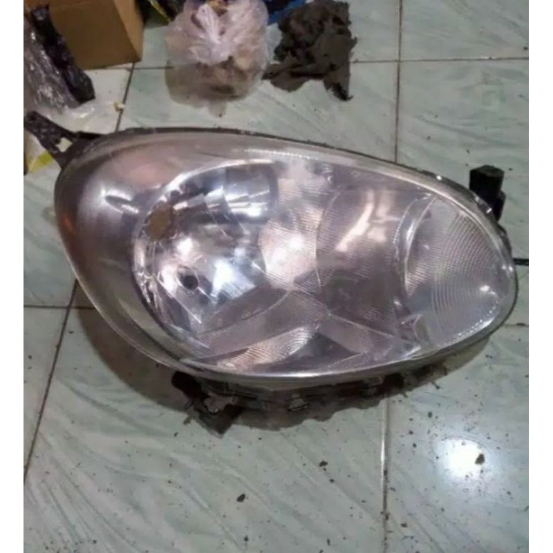 headlamp nissan march