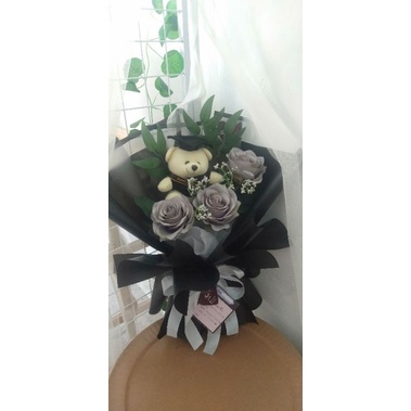 Buket wisuda premium, mawar silver, buket cowok, buket boneka wisuda, bucket mawar premium, buket si