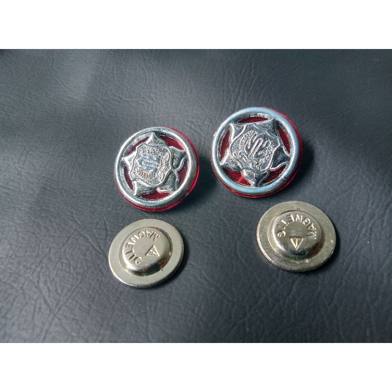 pin monogram silver satpam akrilik
